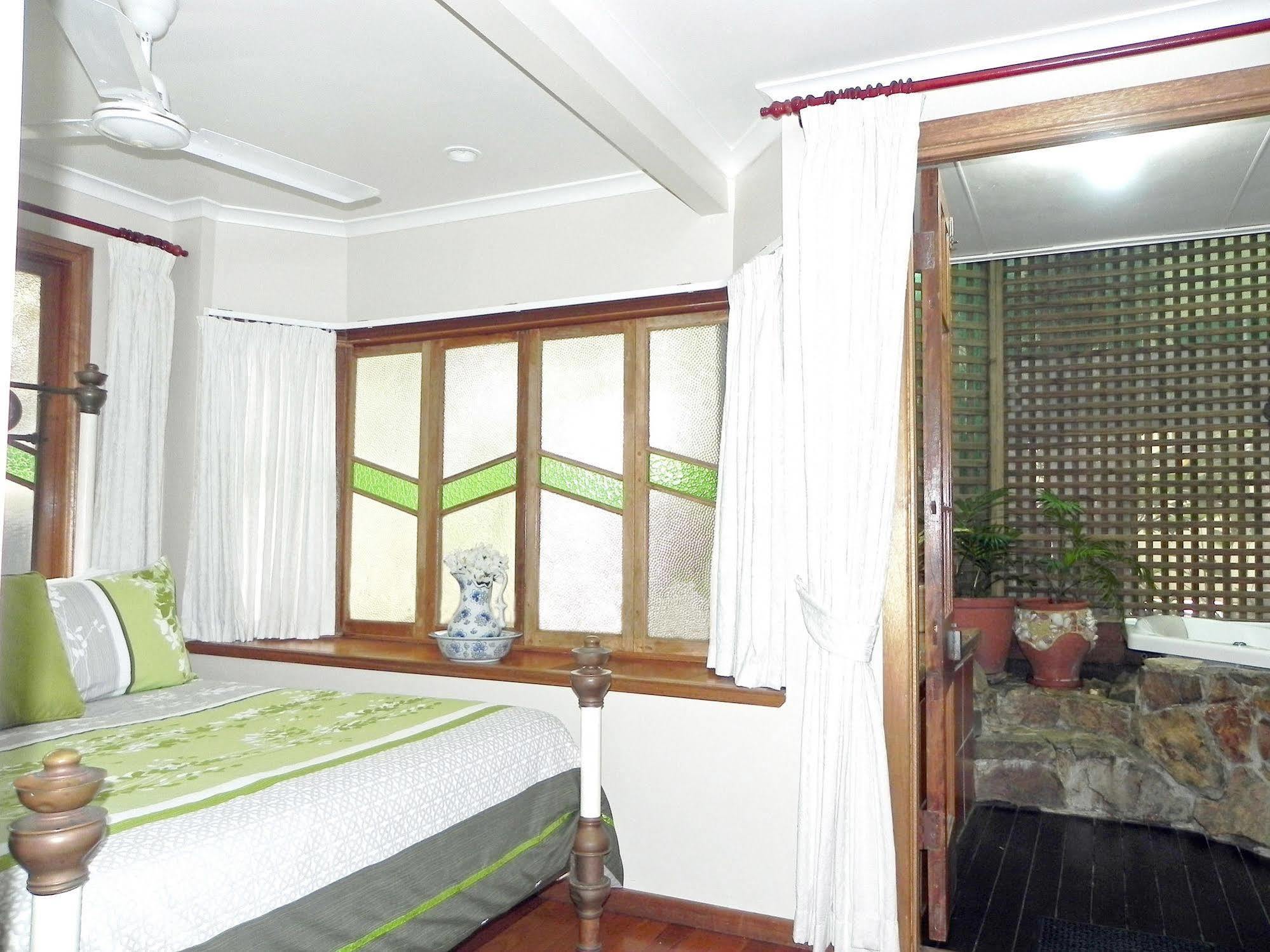 Airlie Waterfront Bed & Breakfast Airlie Beach Exterior foto